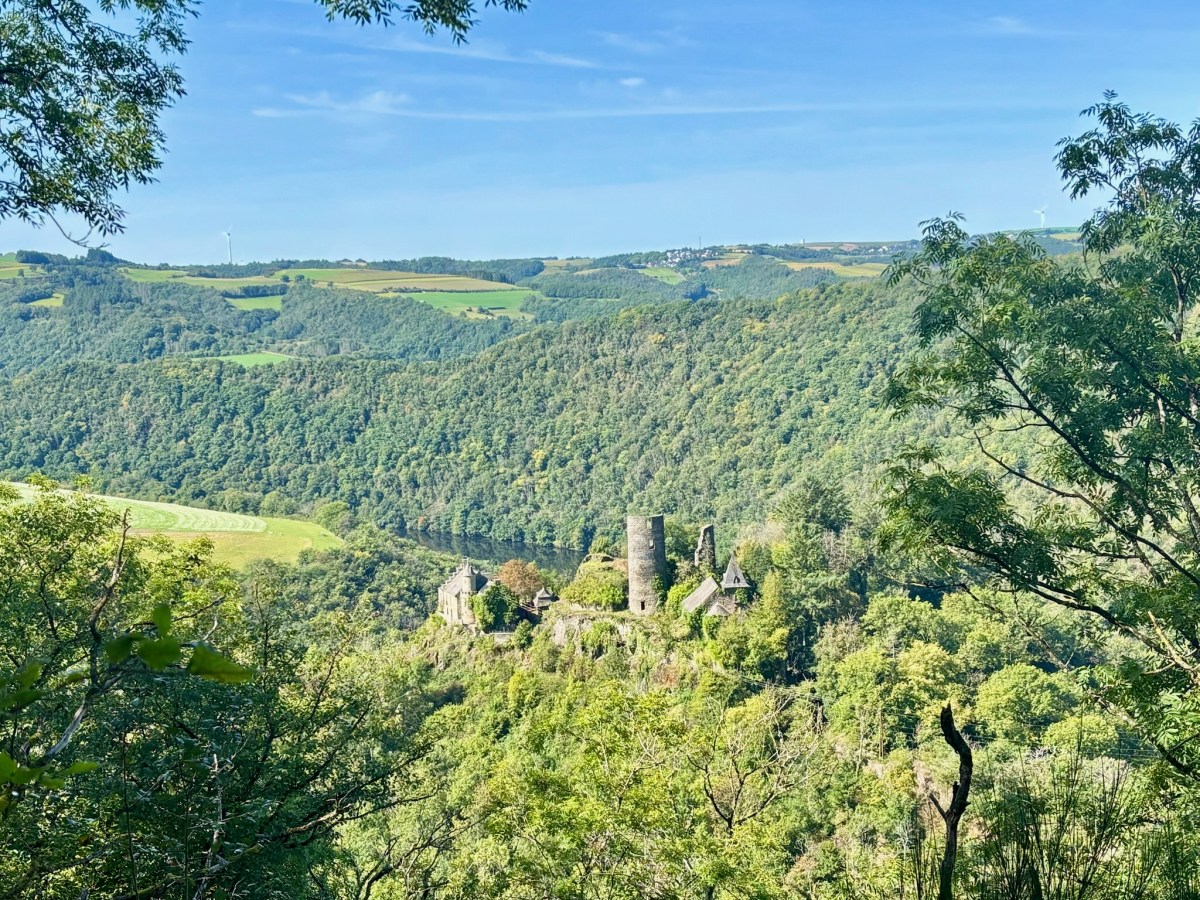 5 Hikes that Step Over the&nbsp;Border